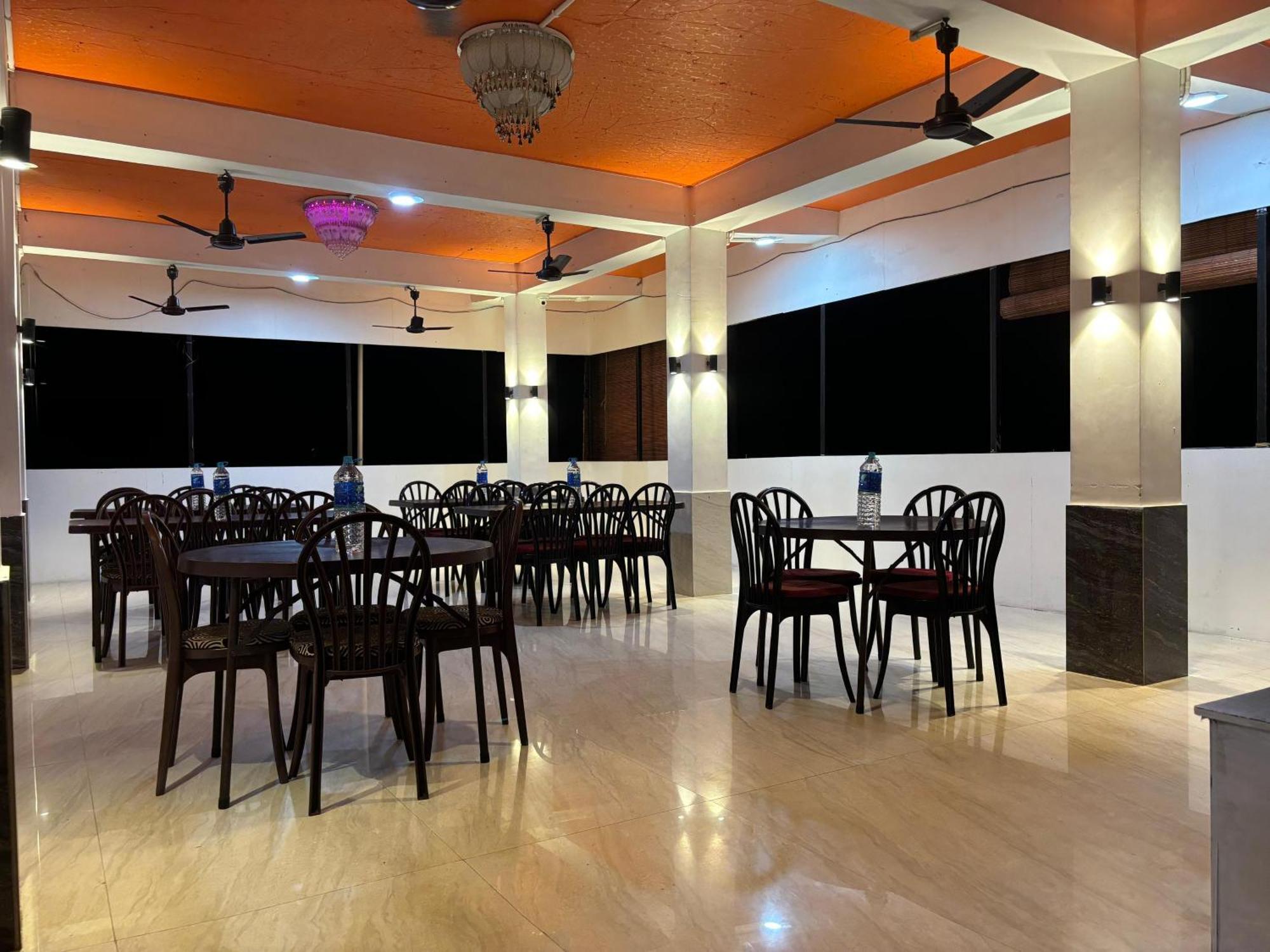 The Tamarind Tree Hotel & Restaurant Shadipur Luaran gambar