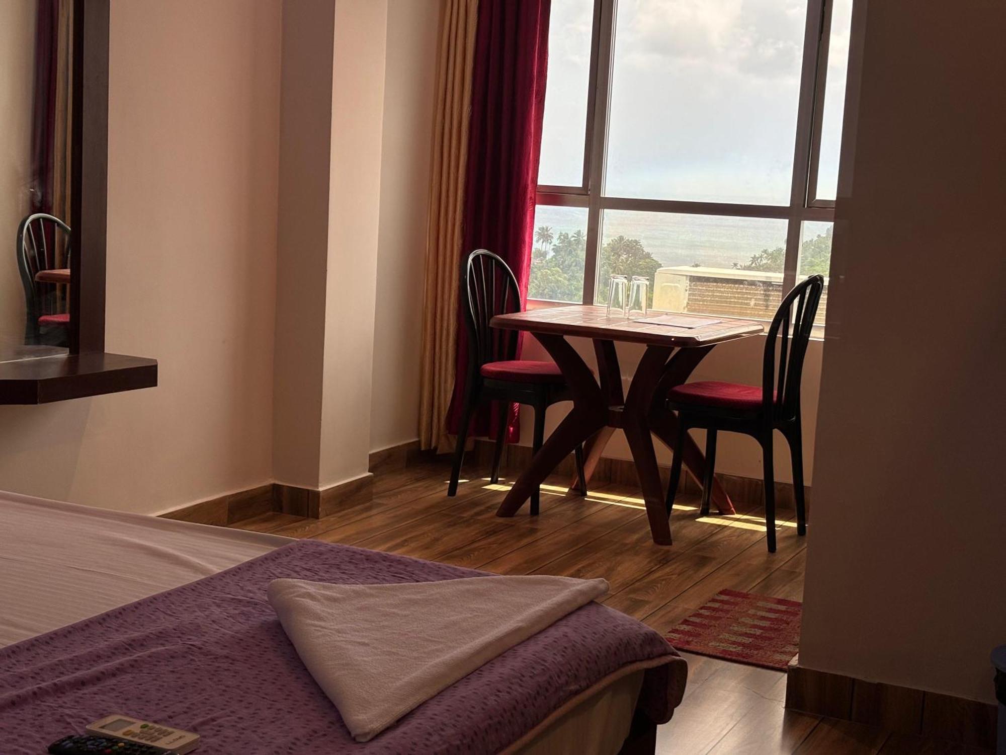 The Tamarind Tree Hotel & Restaurant Shadipur Luaran gambar